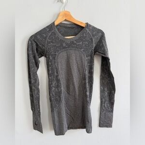 Lululemon Run Swiftly Tech Shirt Floral Print Long Sleeve Heathered Black Size 2